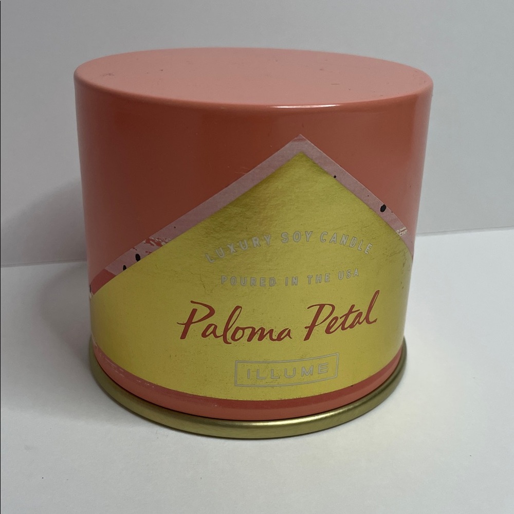 NWT Illume Paloma Petal Soy Candle. 11.8 oz. - Picture 2 of 3
